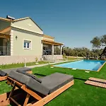 Luxury Kokos-private Pool In A Serene Natural Private Estate ヴィラ Vitaládes